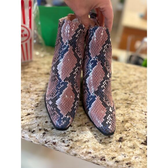 Shoedazzle Women's Pink Multicolor Snakeskin Low Heel Pointed Toe Booties 6 NEW - Picture 3 of 6